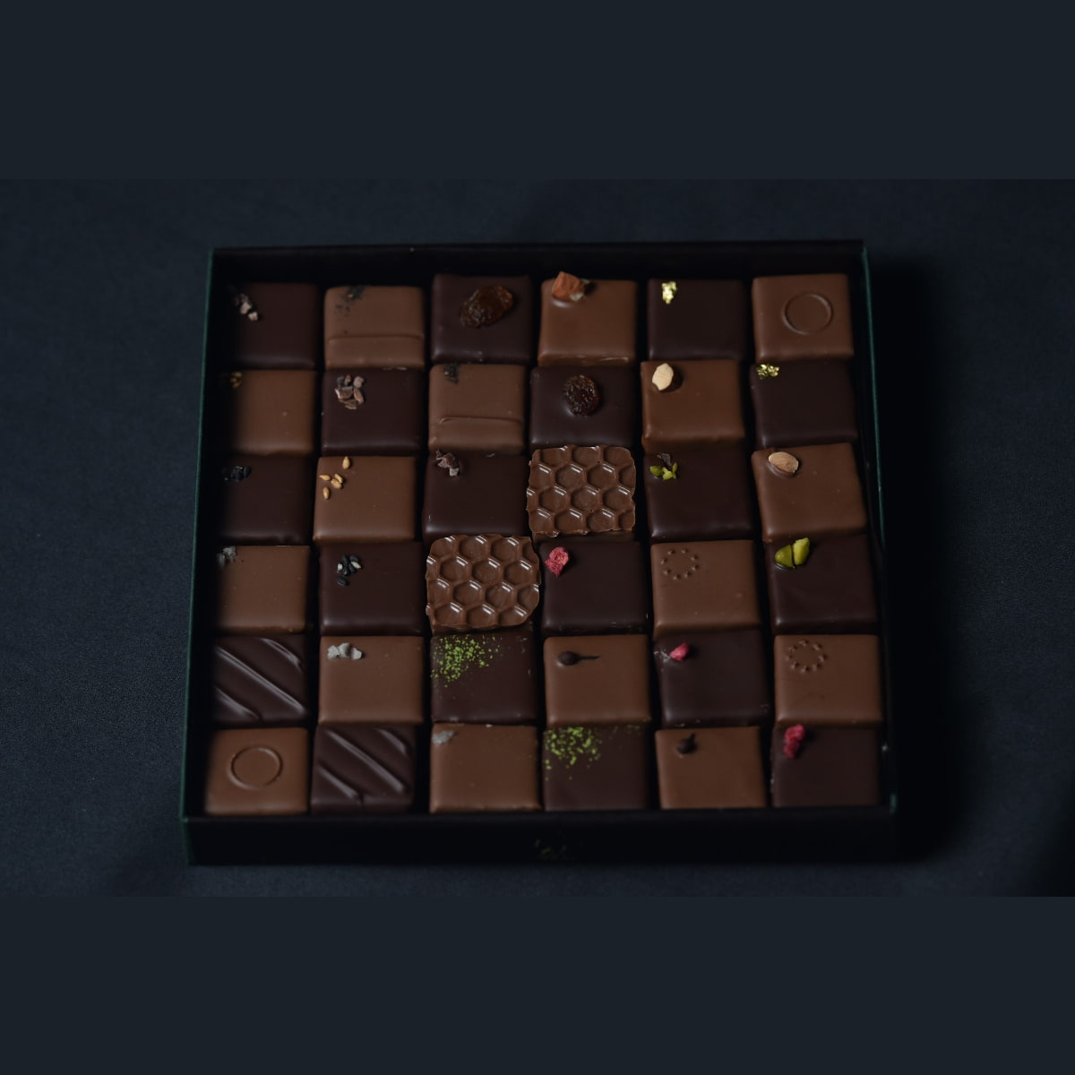 〈期間限定〉とろけるひと粒の贅沢 ボンボンショコラ36個入りギフト｜Kazuma Kaneishi