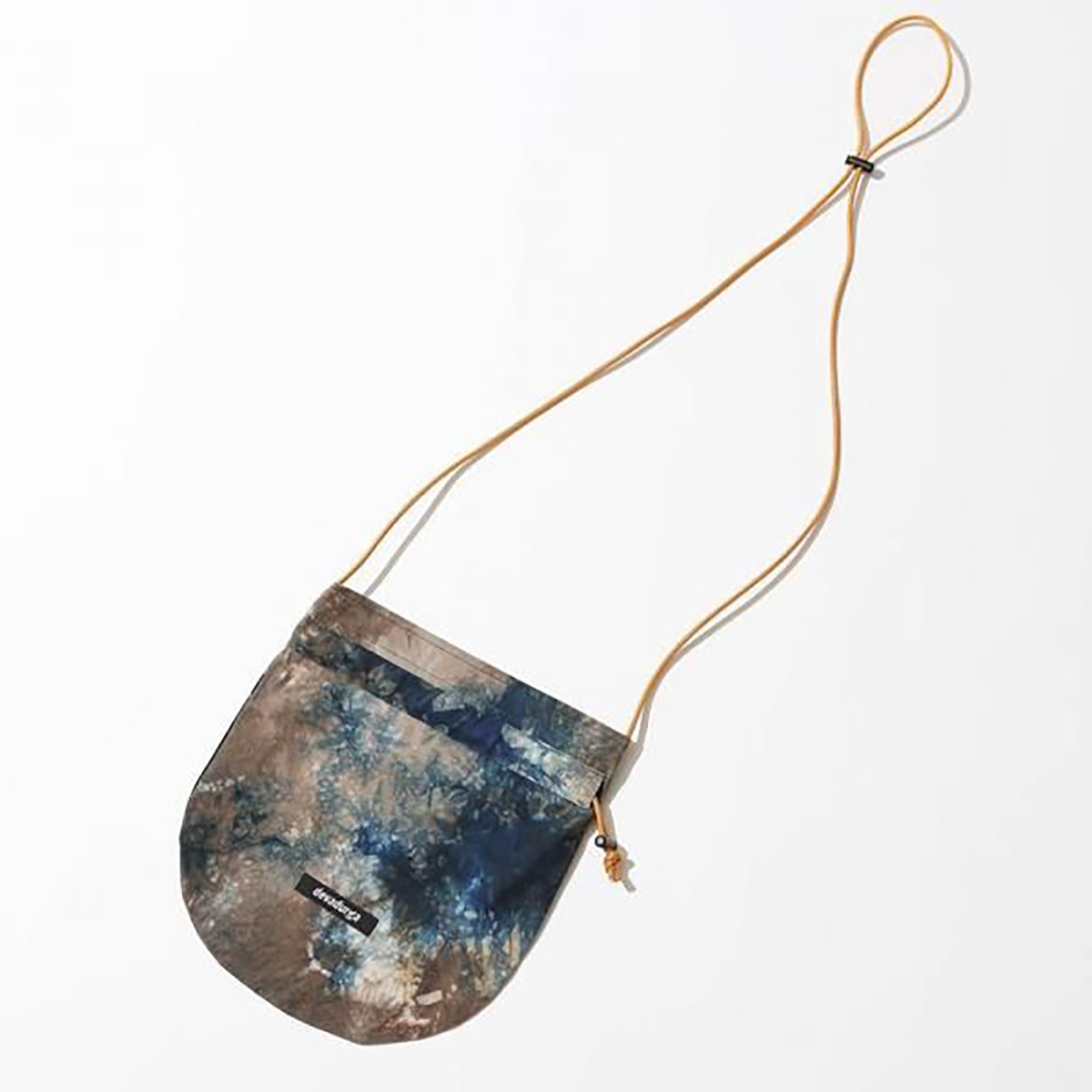 奄美大島の伝統工芸・泥染の巾着バッグ - マルチカラー｜devadurga