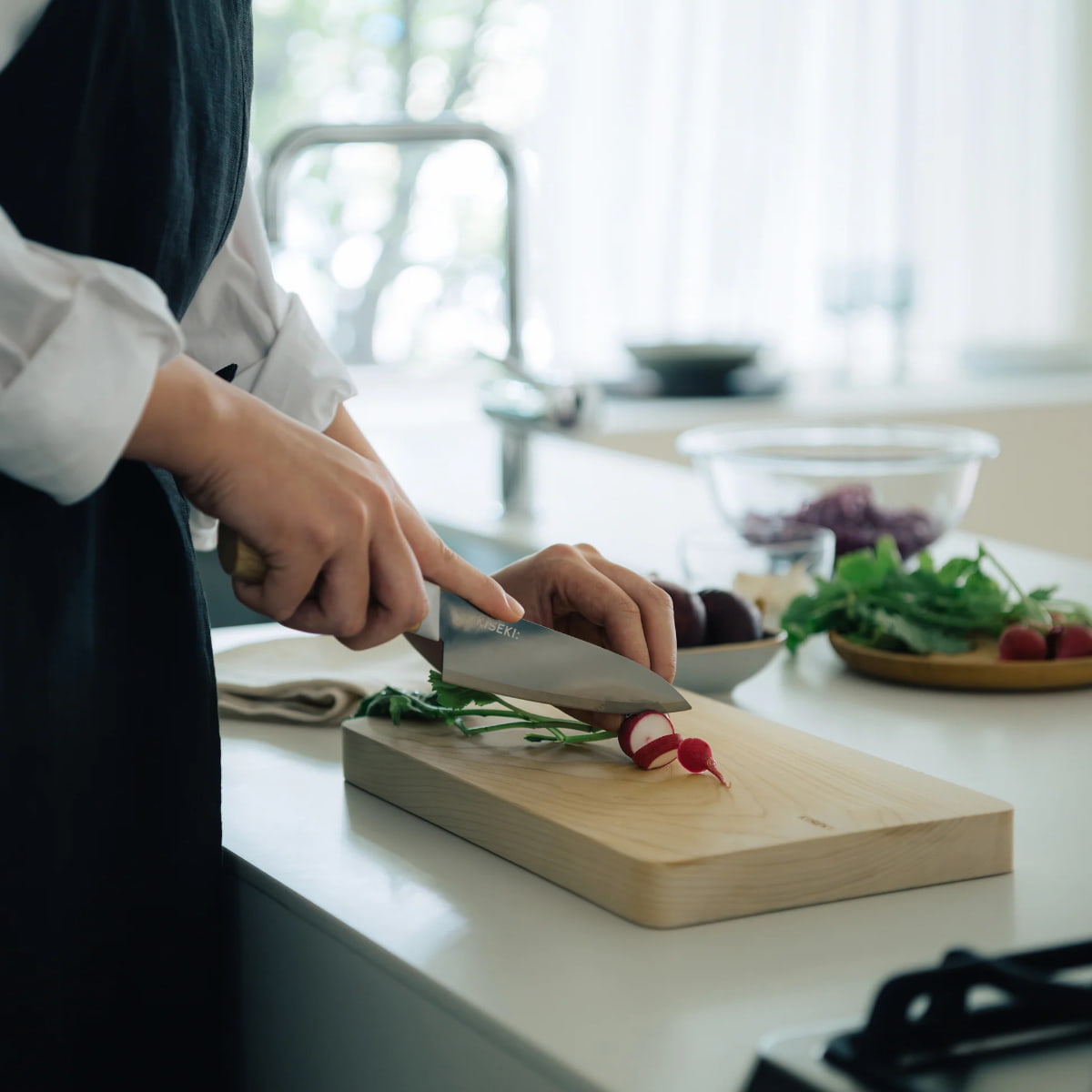切る時間を心地よく　KISEKI: 青森ヒバのまな板（小）