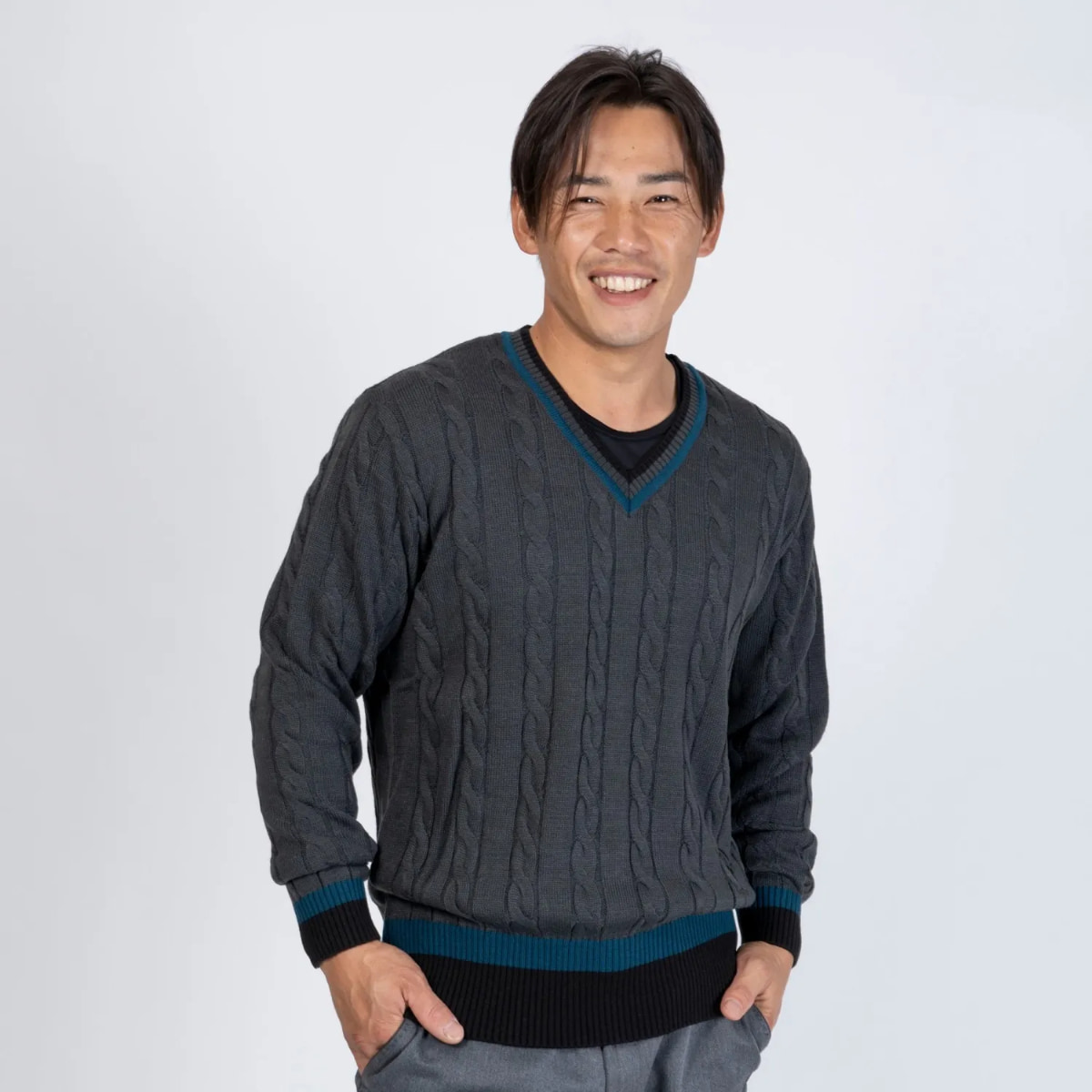【gorurun ×  HESTA LIFE】ケーブルVネックニットセーター　メンズ　ディープグレー