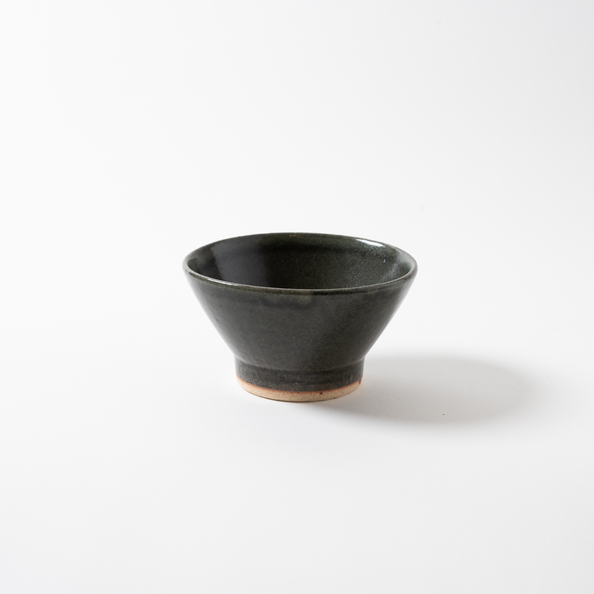 【信楽焼】ここち - KOKOCHI - 高台茶碗　そよ鉄（グリーングレー）　φ12cm