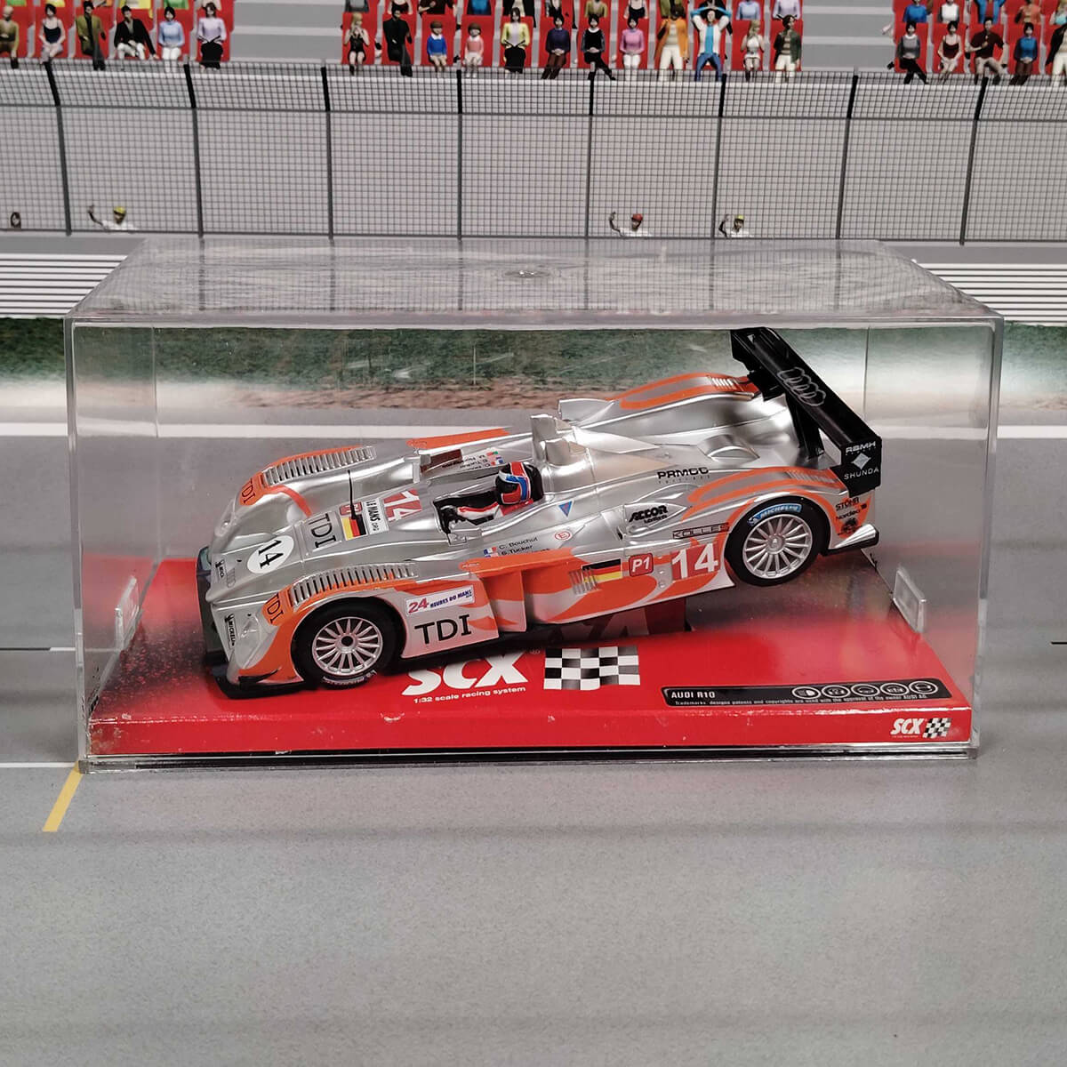 1/32スロットカー Audi R10 Le Mans 2010 Team Kolles