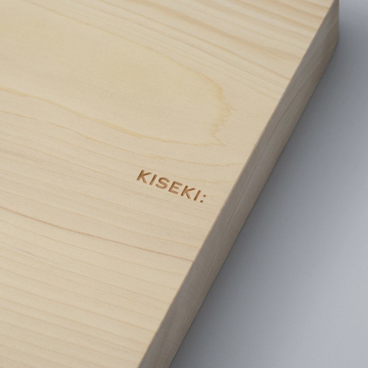 切る時間を心地よく　KISEKI: 青森ヒバのまな板（大）