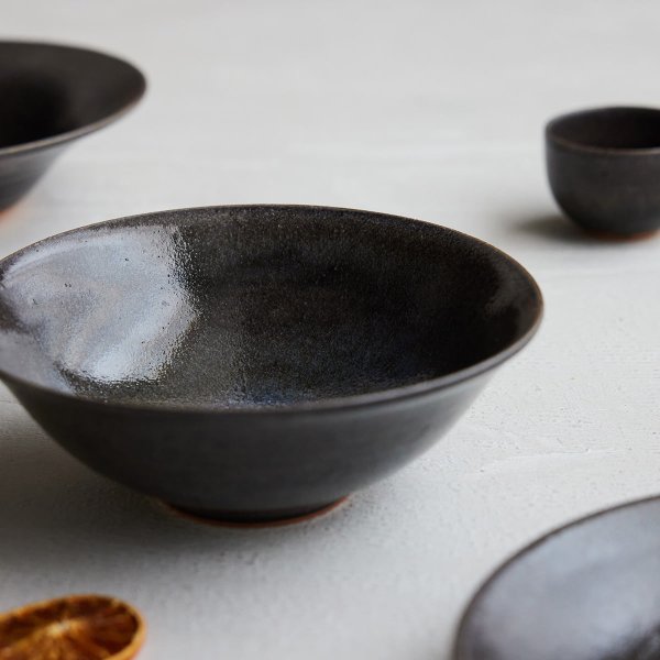 【信楽焼の新しい魅力『信楽四季彩陶』のうつわ】一つひとつ表情が異なる個性豊かな器たちをご堪能ください