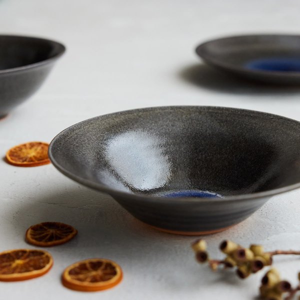 【信楽焼の新しい魅力『信楽四季彩陶』のうつわ】一つひとつ表情が異なる個性豊かな器たちをご堪能ください