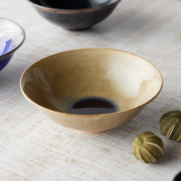 【信楽焼の新しい魅力『信楽四季彩陶』のうつわ】一つひとつ表情が異なる個性豊かな器たちをご堪能ください