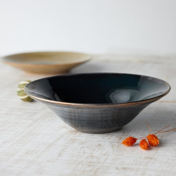 【信楽焼の新しい魅力『信楽四季彩陶』のうつわ】一つひとつ表情が異なる個性豊かな器たちをご堪能ください