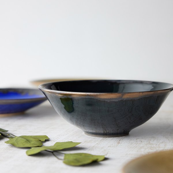 【信楽焼の新しい魅力『信楽四季彩陶』のうつわ】一つひとつ表情が異なる個性豊かな器たちをご堪能ください