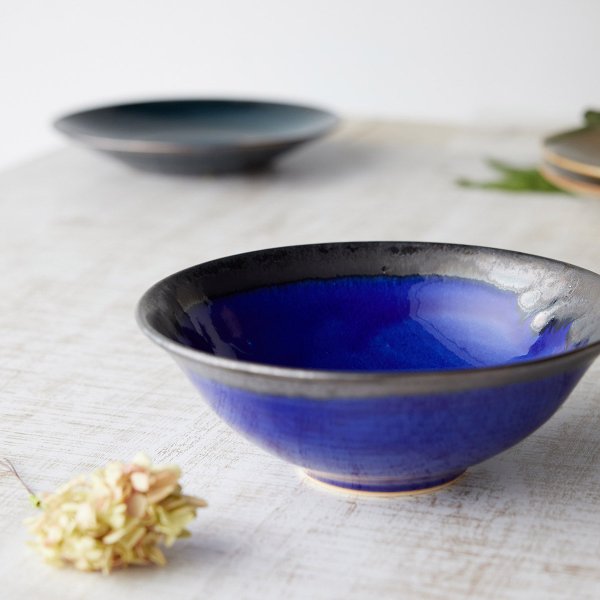 【信楽焼の新しい魅力『信楽四季彩陶』のうつわ】一つひとつ表情が異なる個性豊かな器たちをご堪能ください