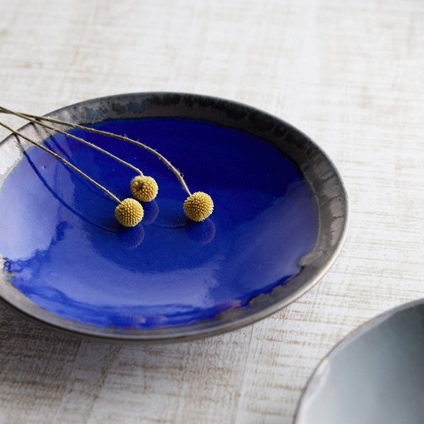 【信楽焼の新しい魅力『信楽四季彩陶』のうつわ】一つひとつ表情が異なる個性豊かな器たちをご堪能ください