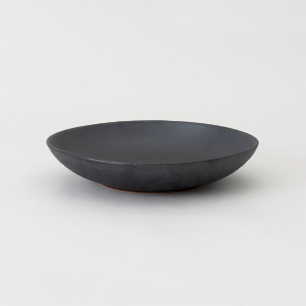 信楽焼】THE HARVEST Kuro 深皿 25cm | HESTA LIFE ストア